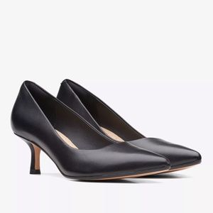 Clarks Violet55 RAE in Black Leather Kitten Heel size 8.5